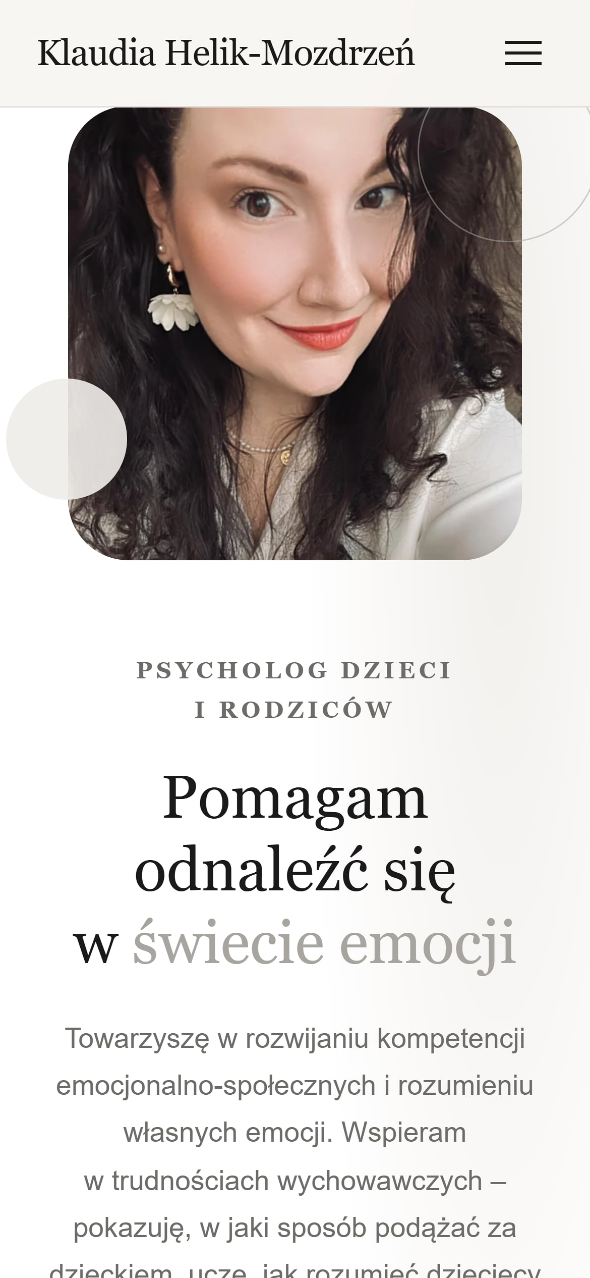 Strona dla psychologa na telefonie – zdjęcie specjalistki i nagłówek Pomagam odnaleźć się w świecie emocji